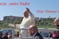 Papa Francesco prega sulla tomba di Don Tonino Bello