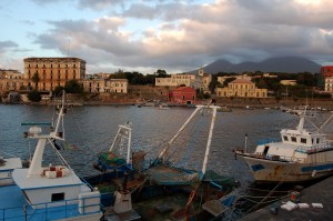 Portici: isola felice in un mare di immondizia