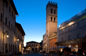 Passeggiando per Assisi di notte