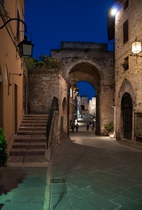 Passeggiando per Assisi di notte