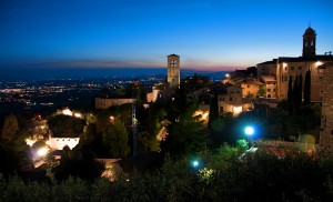 Passeggiando per Assisi di notte