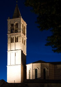 Passeggiando per Assisi di notte