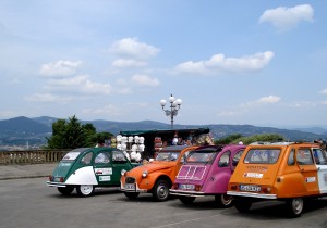 Le mitiche 2 CV Citroen al Piazzale Michelangelo