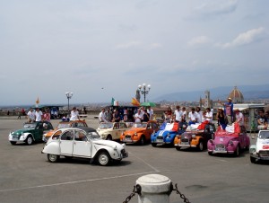 Le mitiche 2 CV Citroen al Piazzale Michelangelo