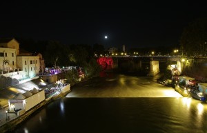 Estate romana lungo le sponde del Tevere