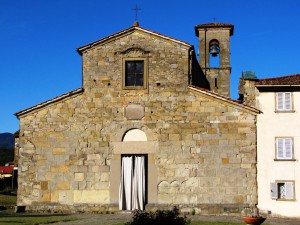 Un paese del Casentino con Pieve e Castello