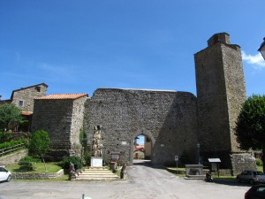 All’interno della cinta muraria del Castello