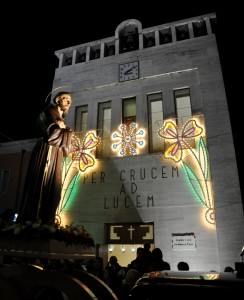 La processione di San Francesco dei frati cappuccini