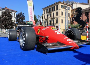 Ferrari in Piazza