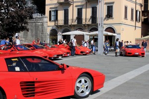 Ferrari in Piazza