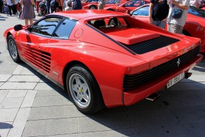 Ferrari in Piazza