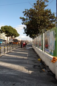 Una discarica in piena piazza Garibaldi