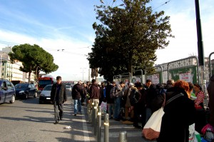 Una discarica in piena piazza Garibaldi