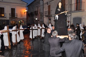 Le processioni con gli incappucciati orsaresi