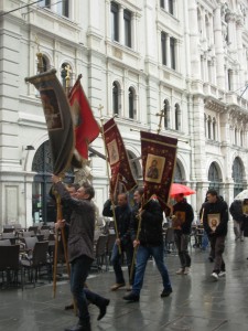 Le 3 comunità ortodosse assieme in processione