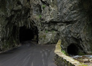 La strada nella roccia