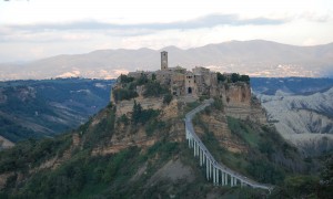 Civita, “la città che muore”