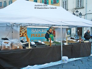 Stands di prodotti tipici italiani