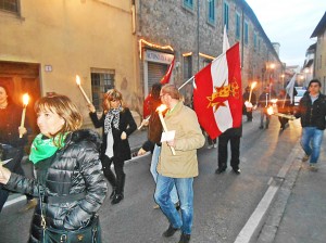 Fiaccolata contro lo ius soli