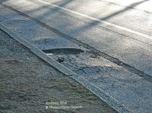 Buche e dissesti del Viale Galilei