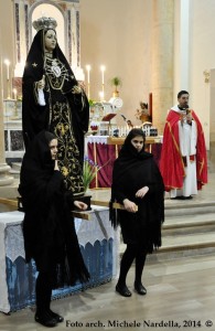 Venerdì di Passione con l’Addolorata portata in processione dalle verginelle