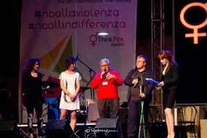 No alla violenza no all’indifferenza