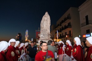 La Madonna che emerge dall’acqua