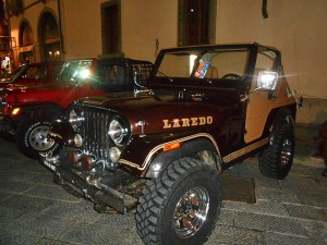Jeep in piazza
