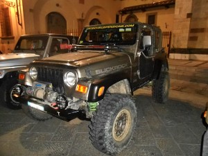 Jeep in piazza