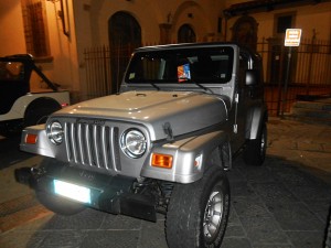 Jeep in piazza