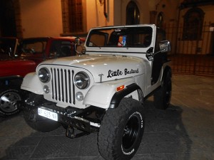 Jeep in piazza