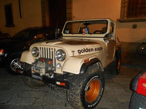 Jeep in piazza