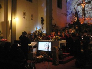 Il Coro di San Lorenzo di Castelfiorentino spegne il presepe artistico di Lecore