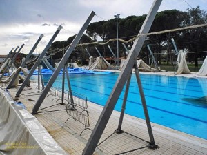 Piscina comunale devastata