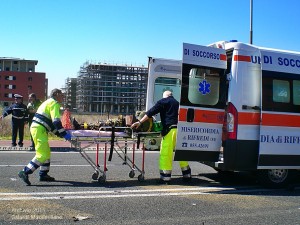 Incidente tra autobus e auto