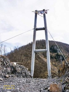 Sculture di marmo sulla diga