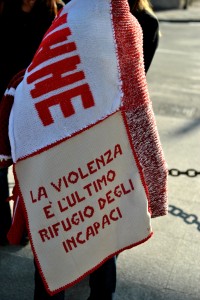 “Viva Vittoria” con la coperta colorata, il no delle donne  alla violenza