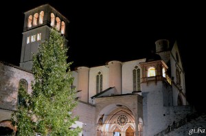 Papa Francesco accende via web l’albero di Natale per i migranti
