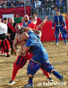 Calcio Storico Fiorentino 2016, semifinale Azzurri-Rossi