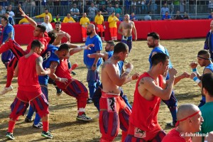 Calcio Storico Fiorentino 2016, semifinale Azzurri-Rossi