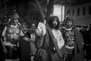 La Via Crucis rionale (dalla parrocchia di San Paolo alla parrocchia di San Domenico)