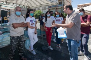 La candidata a Sindaco  Angela Marcianò tra la gente di Reggio Cal.